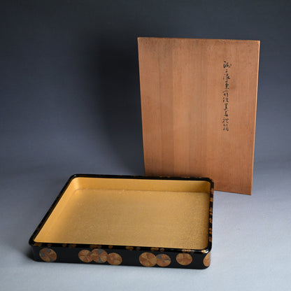 Superb Lacquer Tray w/ Chrysanthemum ー鈴木 表朔 "蒔絵黒塗祝箱"