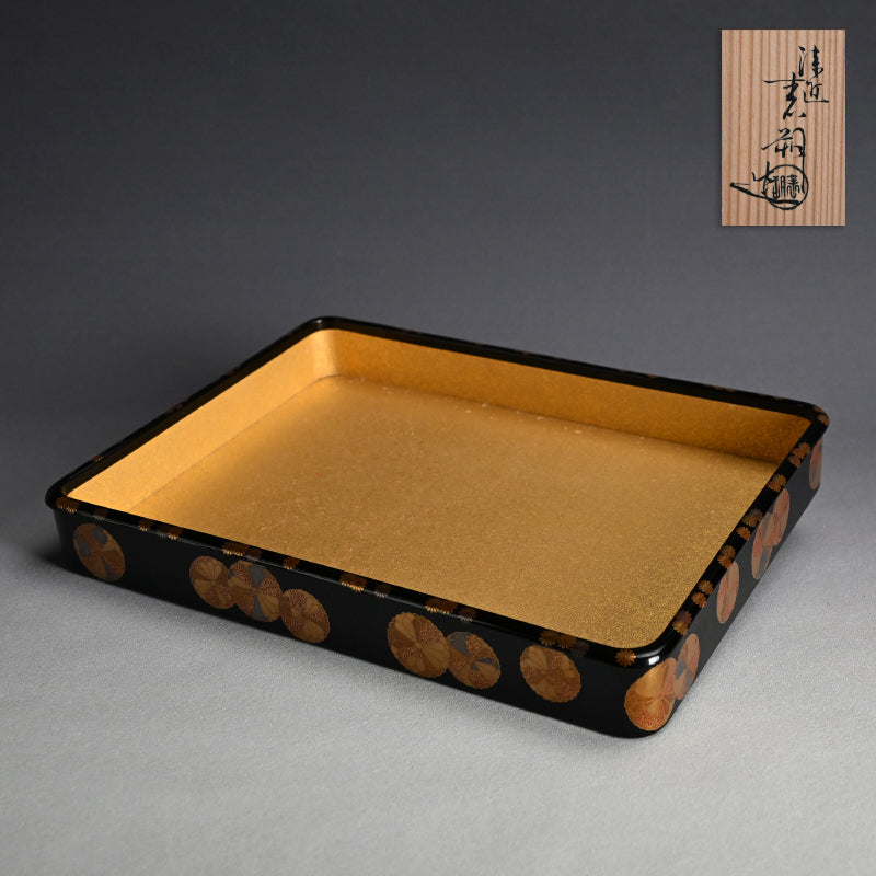 Superb Lacquer Tray w/ Chrysanthemum ー鈴木 表朔 "蒔絵黒塗祝箱"