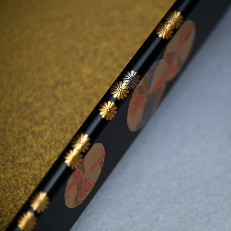 Superb Lacquer Tray w/ Chrysanthemum ー鈴木 表朔 "蒔絵黒塗祝箱"