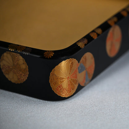 Superb Lacquer Tray w/ Chrysanthemum ー鈴木 表朔 "蒔絵黒塗祝箱"