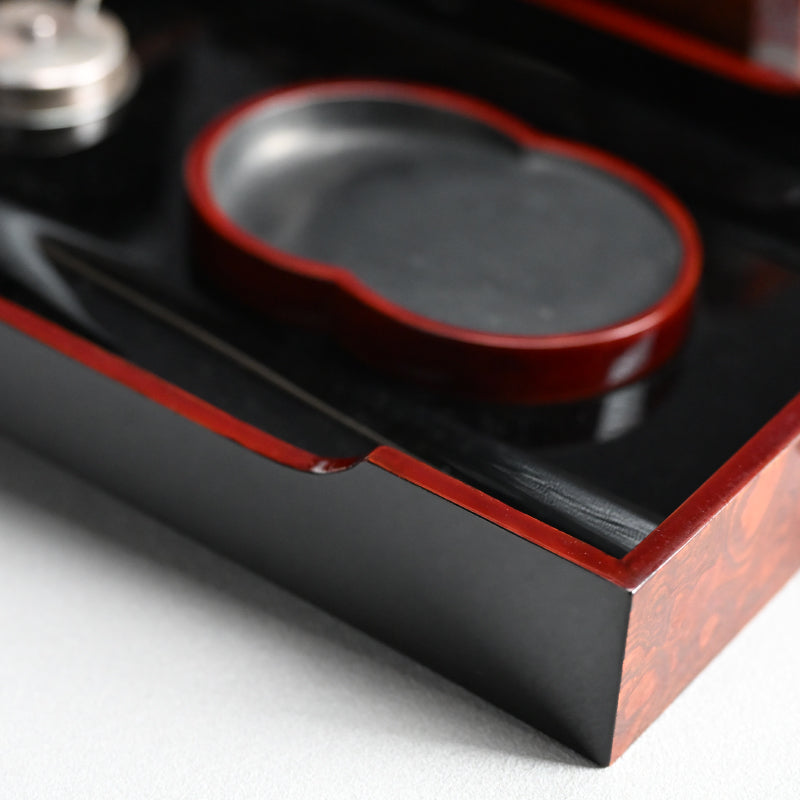 Unusual Lacquered Wood Suzuri-bako Writing Cabinet ー藤井 伊三吉 “日月雲杢硯箱”