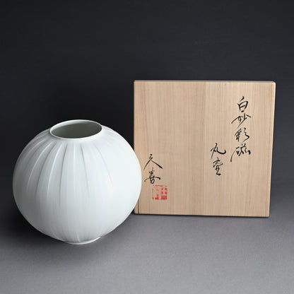 Exquisite Porcelain Vase ー庄村 久喜 "白砂彩磁 丸壺"