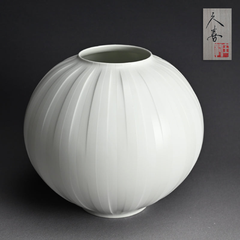 Exquisite Porcelain Vase ー庄村 久喜 "白砂彩磁 丸壺"