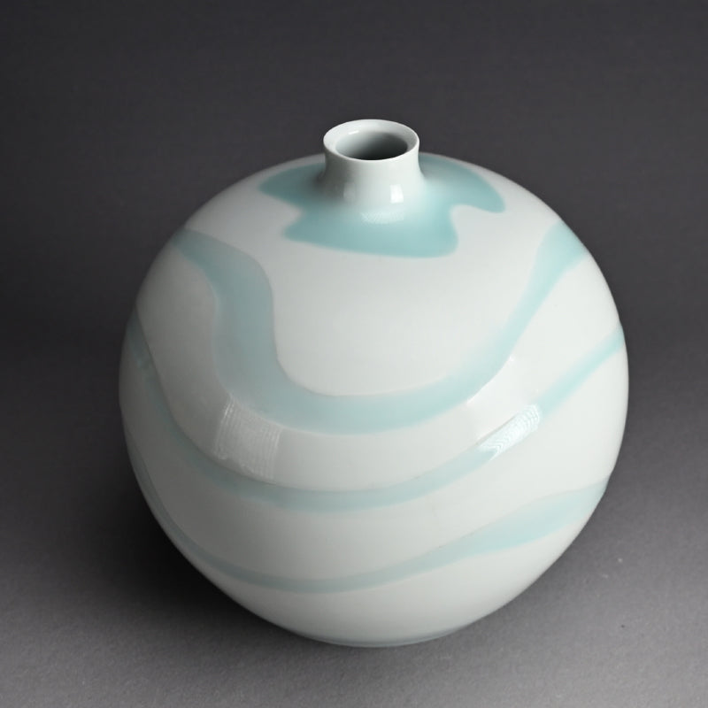 Terui Ichigen (Kazuyoshi) Porcelain Wave Vase ー照井 一玄 "青白磁壺 水の中"