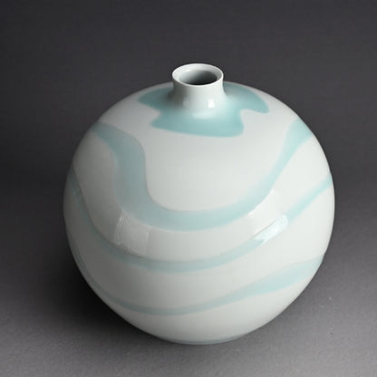 Terui Ichigen (Kazuyoshi) Porcelain Wave Vase ー照井 一玄 "青白磁壺 水の中"