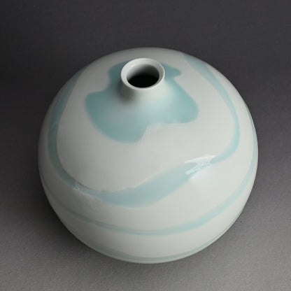 Terui Ichigen (Kazuyoshi) Porcelain Wave Vase ー照井 一玄 "青白磁壺 水の中"