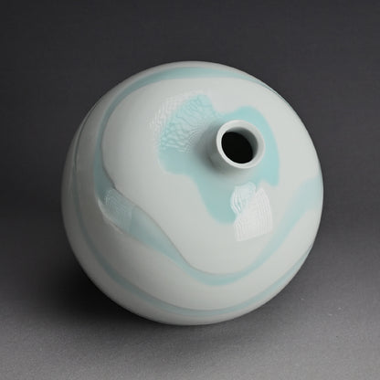Terui Ichigen (Kazuyoshi) Porcelain Wave Vase ー照井 一玄 "青白磁壺 水の中"