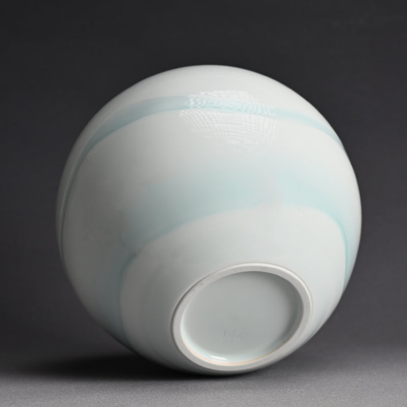 Terui Ichigen (Kazuyoshi) Porcelain Wave Vase ー照井 一玄 "青白磁壺 水の中"