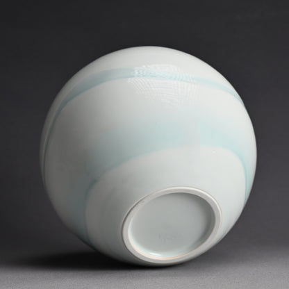 Terui Ichigen (Kazuyoshi) Porcelain Wave Vase ー照井 一玄 "青白磁壺 水の中"