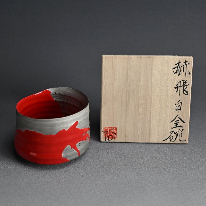 White-gold & Red Chawan Tea Bowl ー東井 真咲朝 "赫飛白金碗"