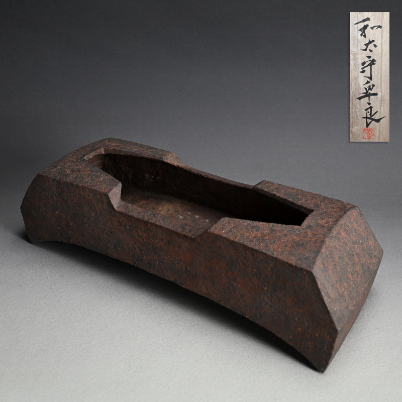 Rare Form Based Ceramic Basin ー和田 守卑良 “雲花文器”
