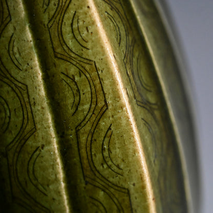 Exquisite Oribe Zogan Vase ー臼井 和成 "織部象嵌花器"