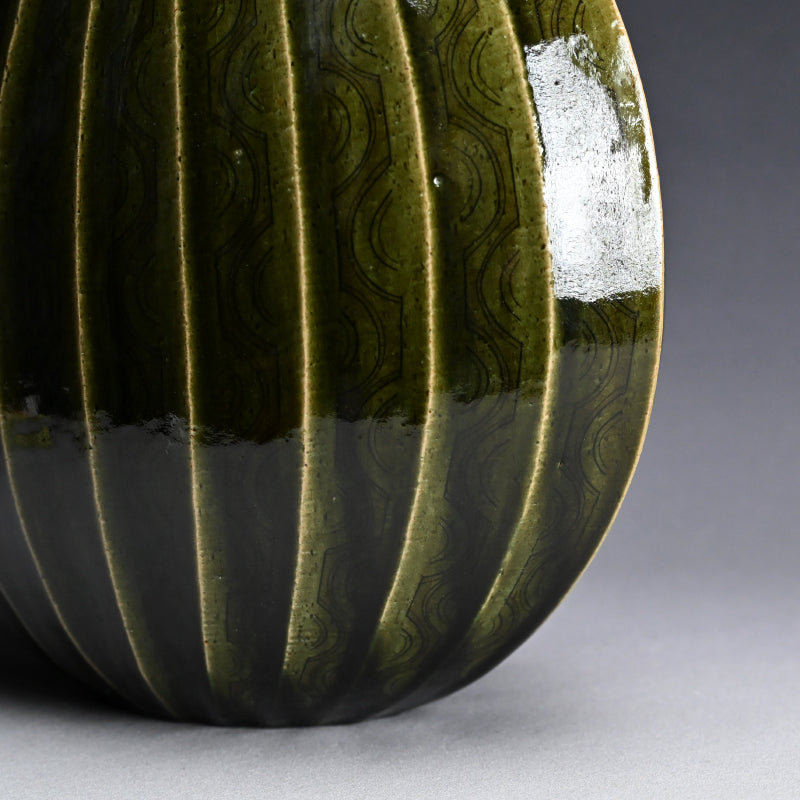 Exquisite Oribe Zogan Vase ー臼井 和成 "織部象嵌花器"