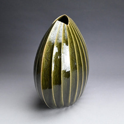 Exquisite Oribe Zogan Vase ー臼井 和成 "織部象嵌花器"