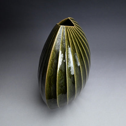 Exquisite Oribe Zogan Vase ー臼井 和成 "織部象嵌花器"