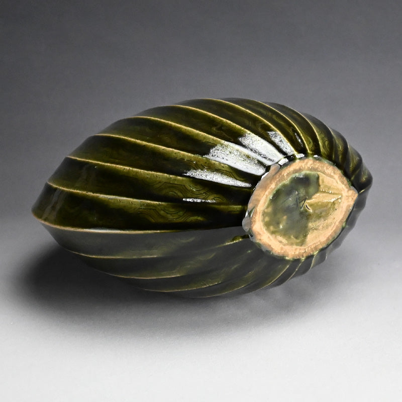 Exquisite Oribe Zogan Vase ー臼井 和成 "織部象嵌花器"