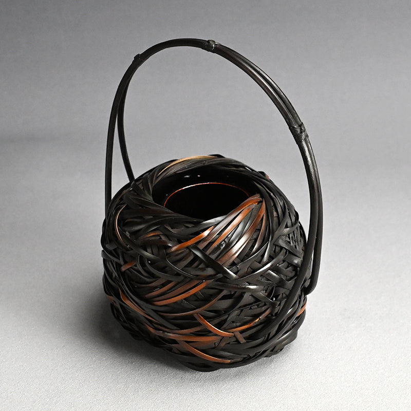Phoenix Tail Bamboo Art Basket ー塩月 寿籃 “鳳尾竹 花篭”