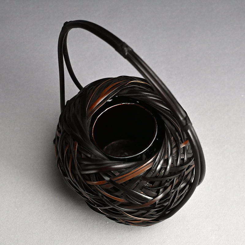 Phoenix Tail Bamboo Art Basket ー塩月 寿籃 “鳳尾竹 花篭”
