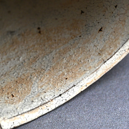 Pivotal Kohiki Vase, exhibited ー加藤 亮太郎 “粉引花入”