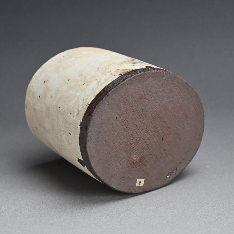 Pivotal Kohiki Vase, exhibited ー加藤 亮太郎 “粉引花入”