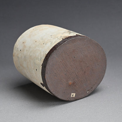 Pivotal Kohiki Vase, exhibited ー加藤 亮太郎 “粉引花入”