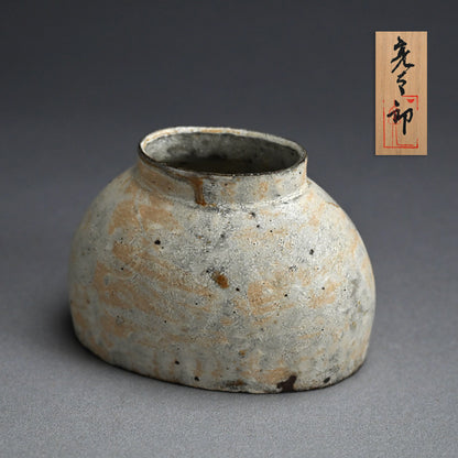 Stylish Kohiki Uzukumaru Vase ー加藤 亮太郎 “粉引蹲”
