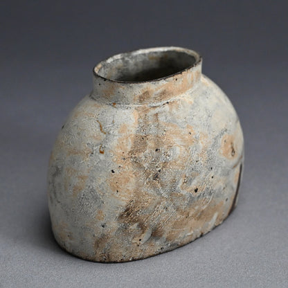 Stylish Kohiki Uzukumaru Vase ー加藤 亮太郎 “粉引蹲”