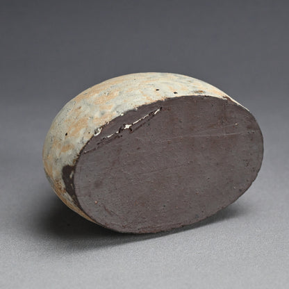 Stylish Kohiki Uzukumaru Vase ー加藤 亮太郎 “粉引蹲”