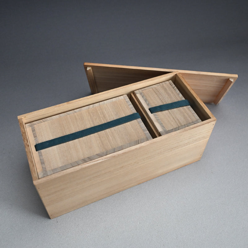 Boxed Sake Set ー吉井 史郎 “玄釉ぐいのみ” “玄釉徳利”