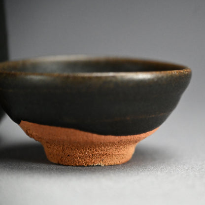 Boxed Sake Set ー吉井 史郎 “玄釉ぐいのみ” “玄釉徳利”