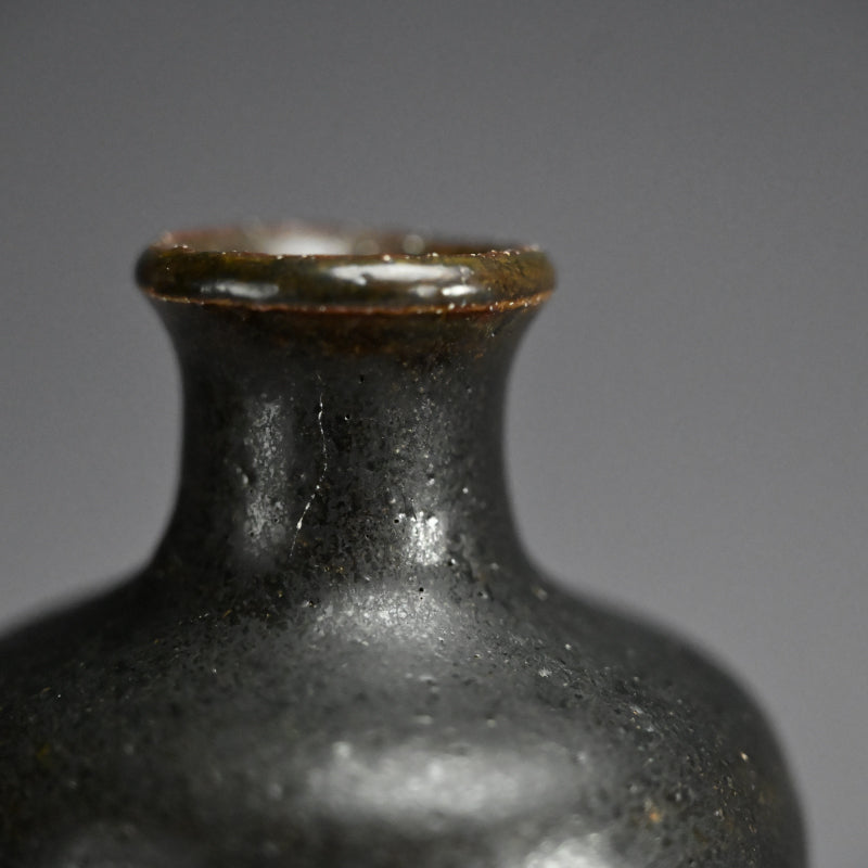 Boxed Sake Set ー吉井 史郎 “玄釉ぐいのみ” “玄釉徳利”