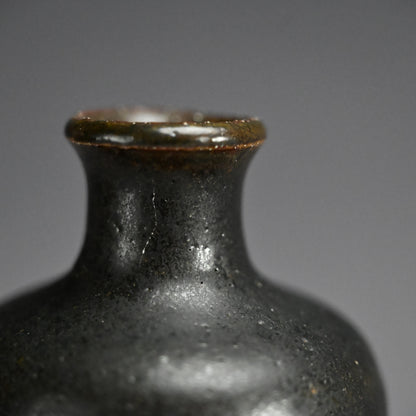 Boxed Sake Set ー吉井 史郎 “玄釉ぐいのみ” “玄釉徳利”