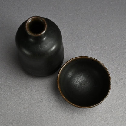 Boxed Sake Set ー吉井 史郎 “玄釉ぐいのみ” “玄釉徳利”