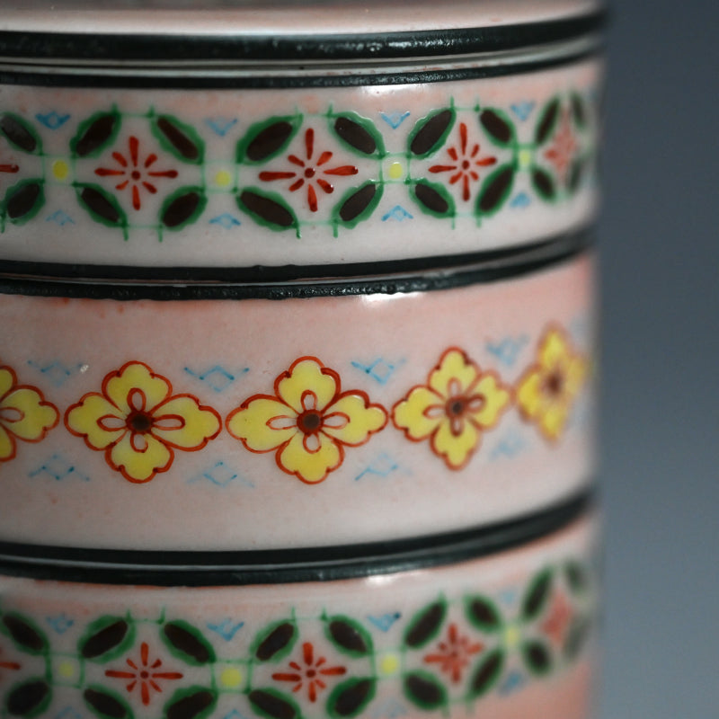 Pink Glazed Tiered Pottery Box ー四代 清水 六兵衛 “色繪 三個重 蓋物”