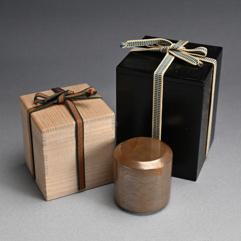 Refined Silver Makie Natsume Tea Caddy ー渡辺 松悦 "武蔵野蒔絵 雪吹"