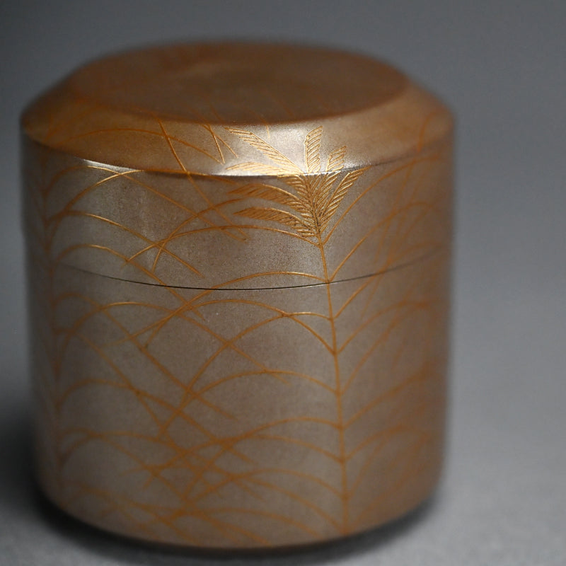Refined Silver Makie Natsume Tea Caddy ー渡辺 松悦 "武蔵野蒔絵 雪吹"