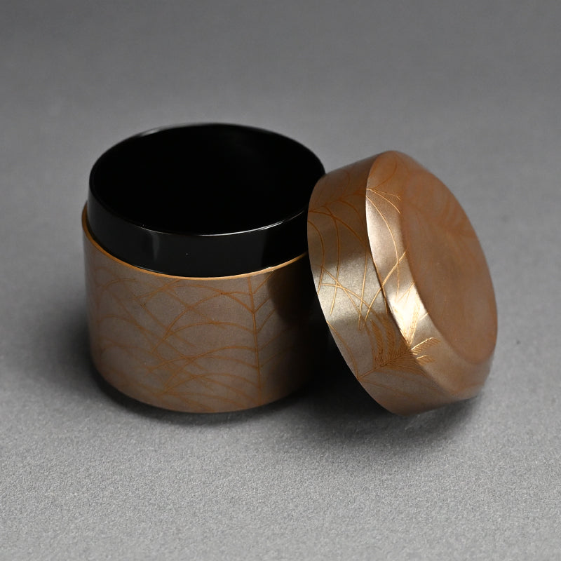 Refined Silver Makie Natsume Tea Caddy ー渡辺 松悦 "武蔵野蒔絵 雪吹"