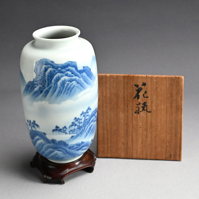 Porcelain Landscape Vase ー宮川 (真葛) 香山 “青華 山水之図 花瓶”
