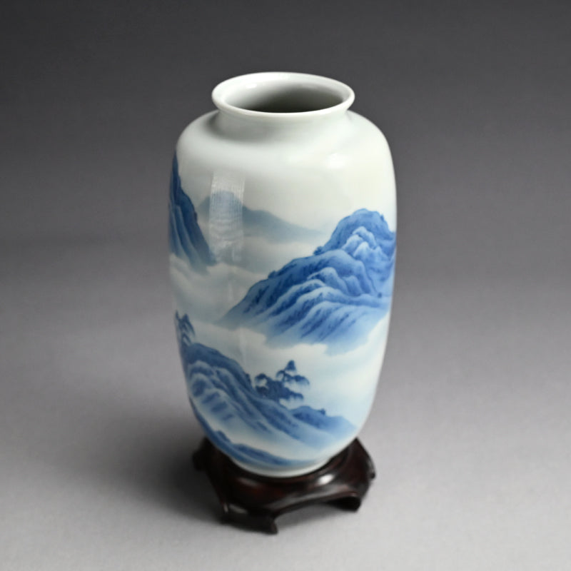Porcelain Landscape Vase ー宮川 (真葛) 香山 “青華 山水之図 花瓶”
