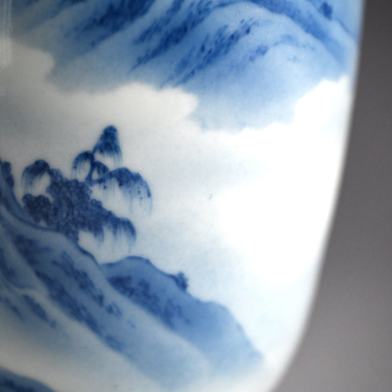 Porcelain Landscape Vase ー宮川 (真葛) 香山 “青華 山水之図 花瓶”