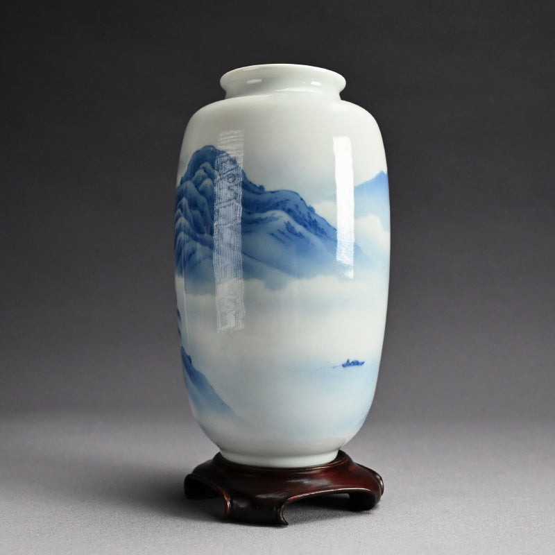 Porcelain Landscape Vase ー宮川 (真葛) 香山 “青華 山水之図 花瓶”