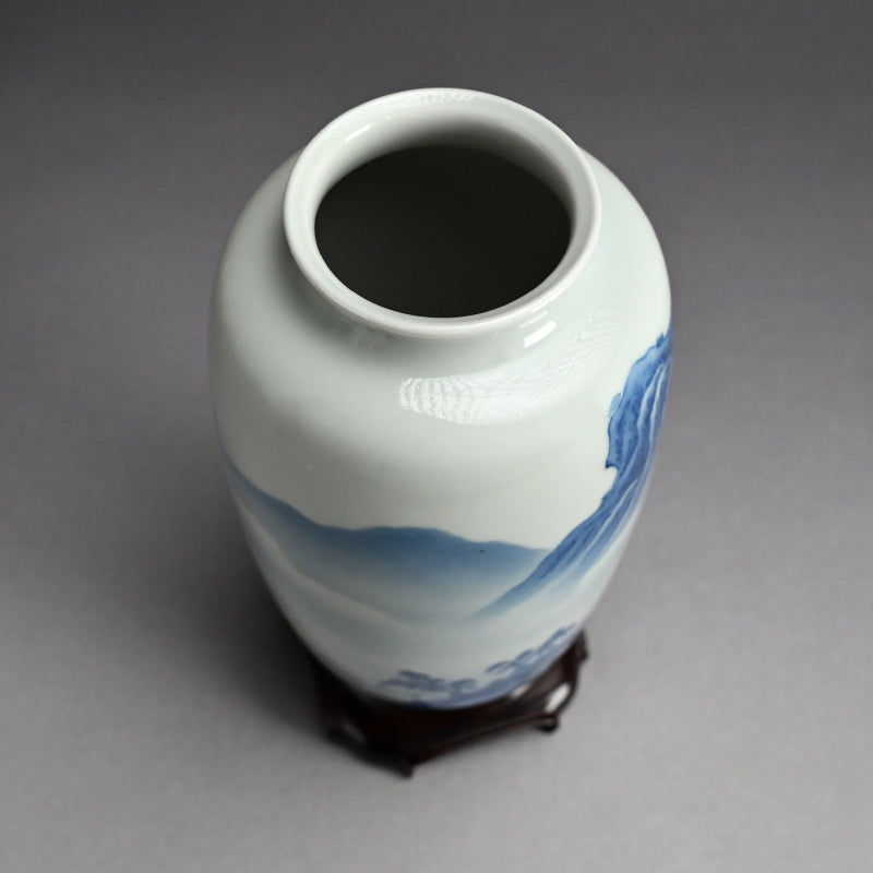 Porcelain Landscape Vase ー宮川 (真葛) 香山 “青華 山水之図 花瓶”