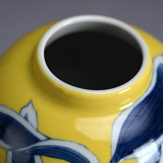 Yellow Glazed Porcelain Vase ー宮川 (真葛) 香山