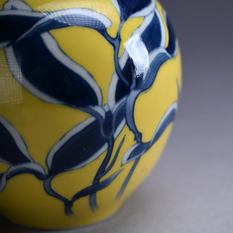 Yellow Glazed Porcelain Vase ー宮川 (真葛) 香山