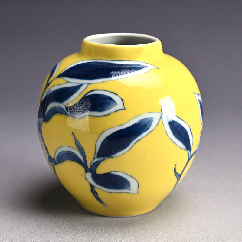 Yellow Glazed Porcelain Vase ー宮川 (真葛) 香山