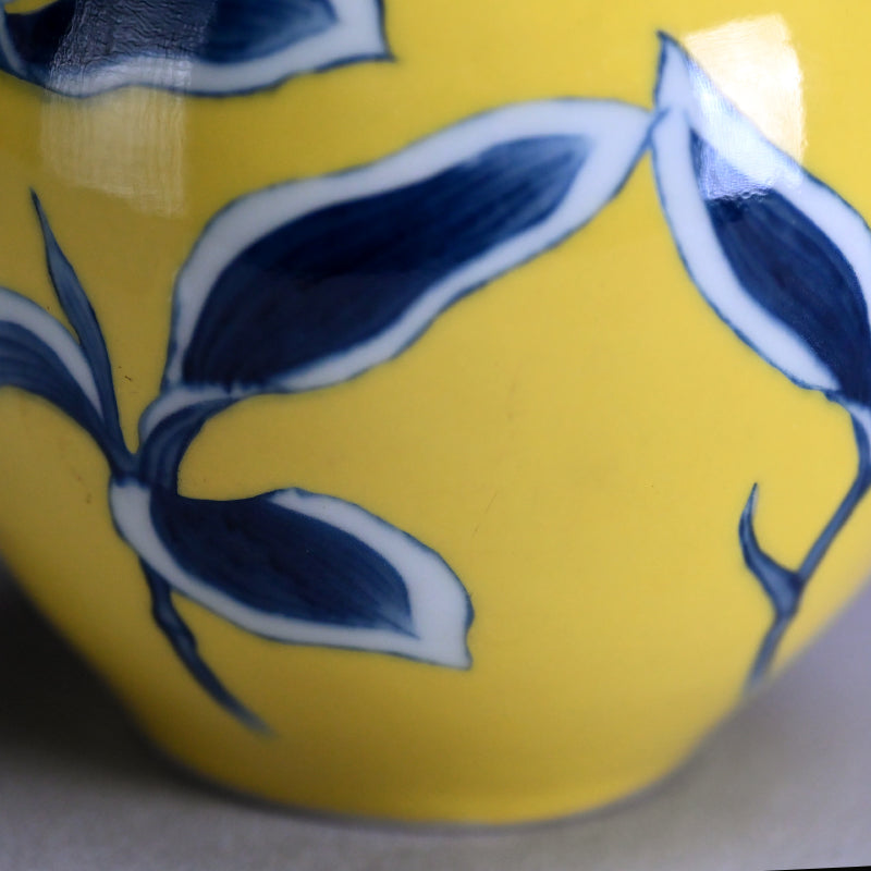 Yellow Glazed Porcelain Vase ー宮川 (真葛) 香山