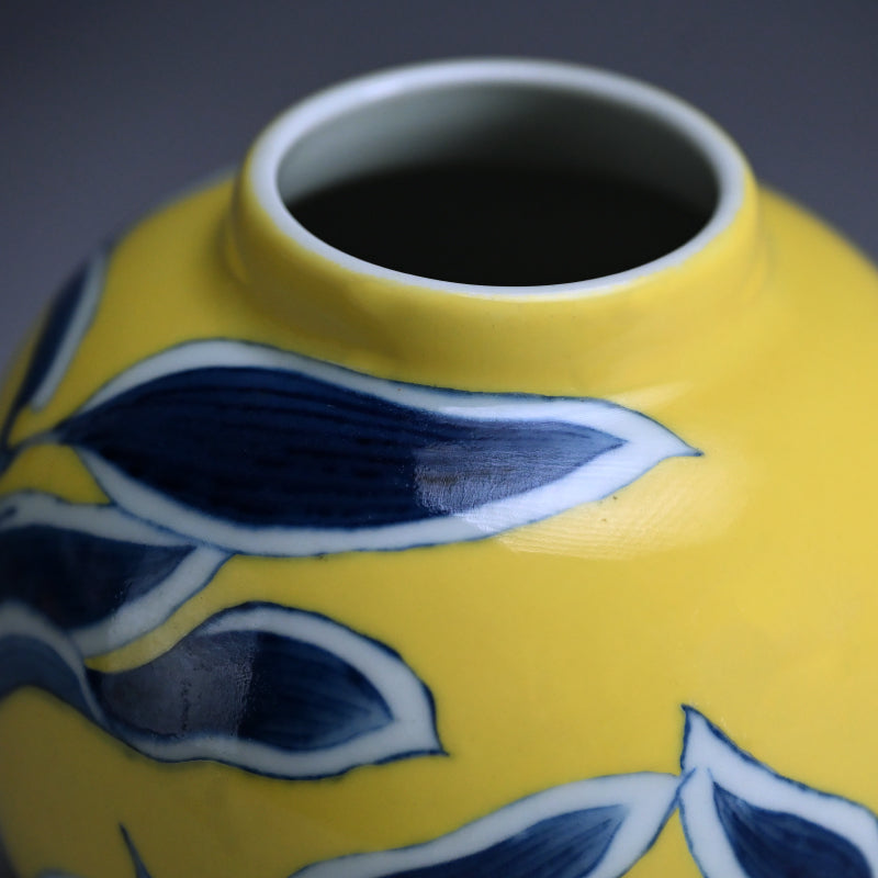 Yellow Glazed Porcelain Vase ー宮川 (真葛) 香山