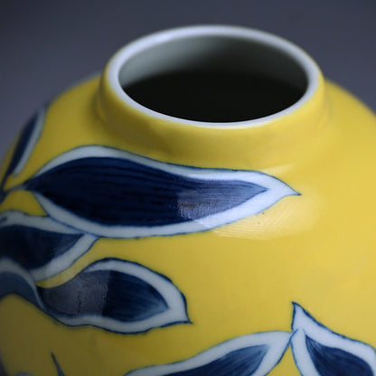 Yellow Glazed Porcelain Vase ー宮川 (真葛) 香山