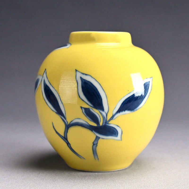 Yellow Glazed Porcelain Vase ー宮川 (真葛) 香山
