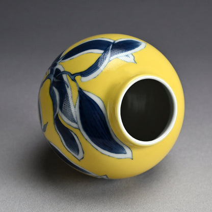 Yellow Glazed Porcelain Vase ー宮川 (真葛) 香山